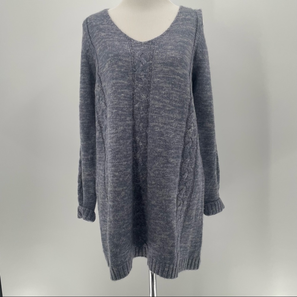Cupio Woman’s Blue Sweater